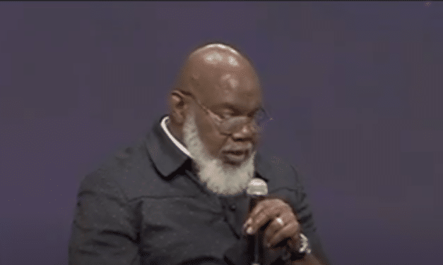 (WATCH) Bishop T.D. Jakes suffers ‘health incident’ during Sunday service